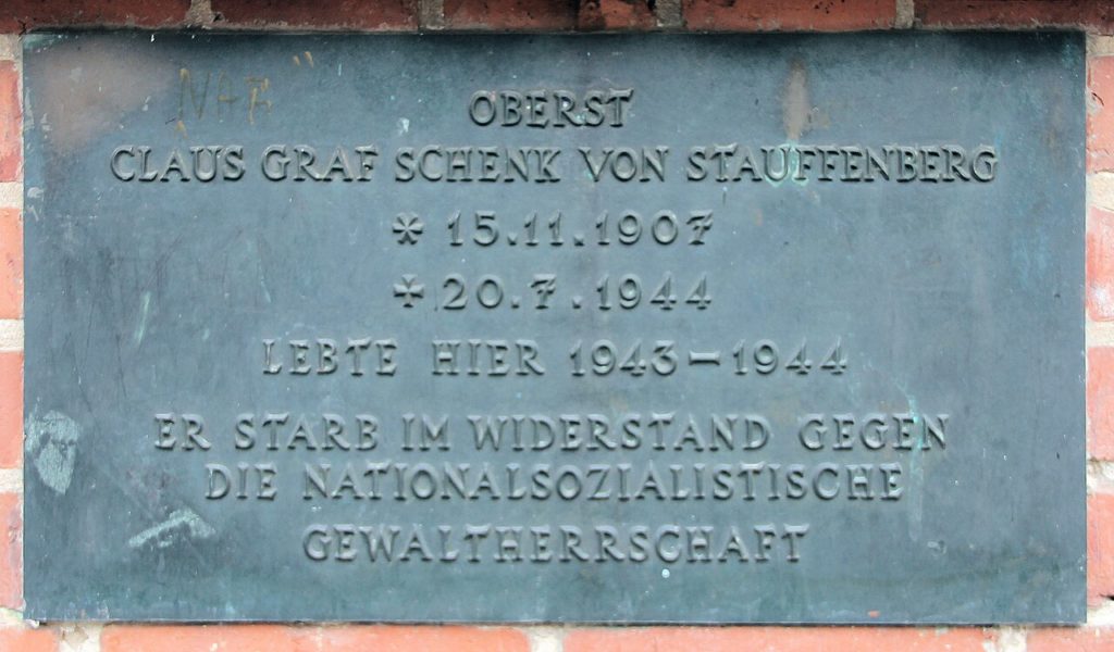 Gedenktafel für Stauffenberg.